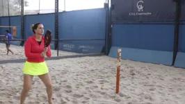 Chef Ângela Sicilia conta como conheceu o beach tennis e os benefícios para a sua vida.