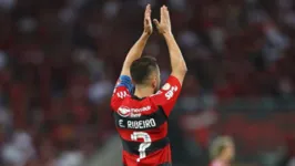 Everton Ribeiro agradece o apoio da torcida