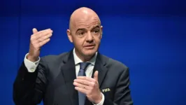 Infantino falou sobre as medidas que os árbitros podem tomar caso haja caso de racismo durante uma partida.