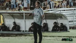 Marquinhos Santos saiu em defesa do goleiro Gabriel Bernard, que falhou em dois gols do Botafogo-PB, no jogo da última terça (27).
