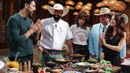 Elenco recebe o chef de cozinha Paulo Machado na cozinha do MasterChef