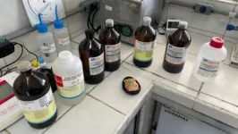 Produtos químicos como ácidos, hidróxidos e peróxidos sem licença de uso e nota fiscal foram apreendidos em fábrica de produtos derivados do leite em Ourilândia do Norte