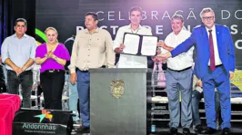 Parceria entre os governos foi concretizada ontem (22) em evento realizado no Hangar