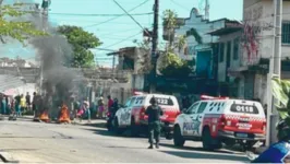 A polícia foi chamada e acompanhou as negociações