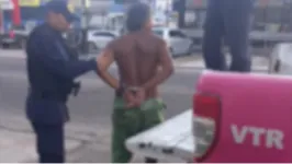 O homem foi denunciado pelos vizinhos após as constantes agressões cometidas contra a própria genitora