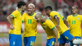 Uma pergunta não quer calar: qual será o nome do grupo do WhatsApp com as amantes dos jogadores da Seleção