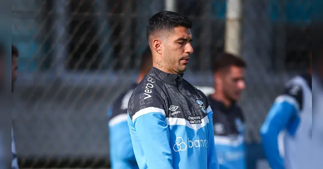 Imagem ilustrativa da notícia Clube de Messi quer tirar Luis Suárez do Grêmio