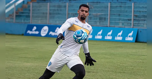 Imagem ilustrativa da notícia Gabriel Bernard agarra a oportunidade no gol do Paysandu