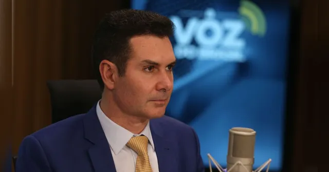 Imagem ilustrativa da notícia Jader Filho chega a Fortaleza para entrega de 880 casas
