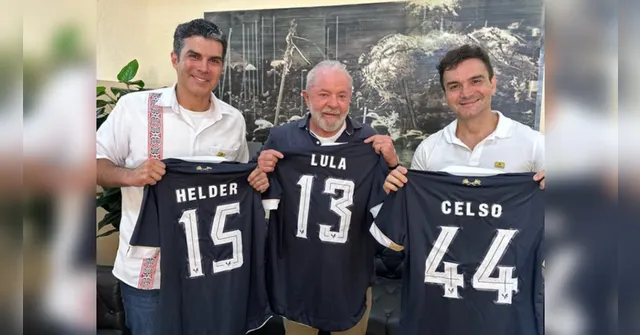 Imagem ilustrativa da notícia Durante reunião, Lula ganha camisa do Clube do Remo