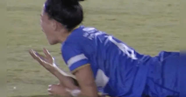 Imagem ilustrativa da notícia Jogadora perde dente após ser atingida por bola no rosto 