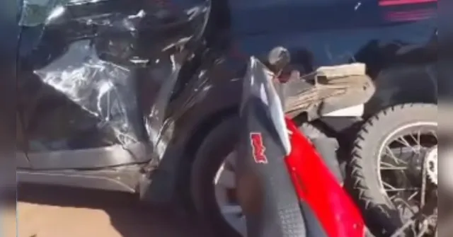 Imagem ilustrativa da notícia Moto e carro se envolvem em acidente grave na BR-163
