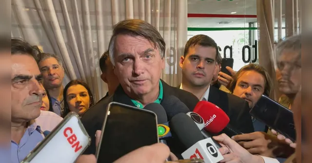 Imagem ilustrativa da notícia Bolsonaro afirma que levou 2ª facada: "hoje foi nas costas"