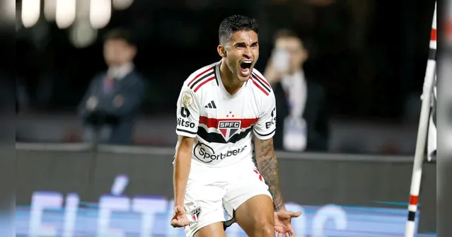 Imagem ilustrativa da notícia São Paulo vence Vasco em jogo eletrizante e com golaço