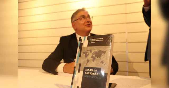 Imagem ilustrativa da notícia Desembargador lança livro de jurisdição internacional