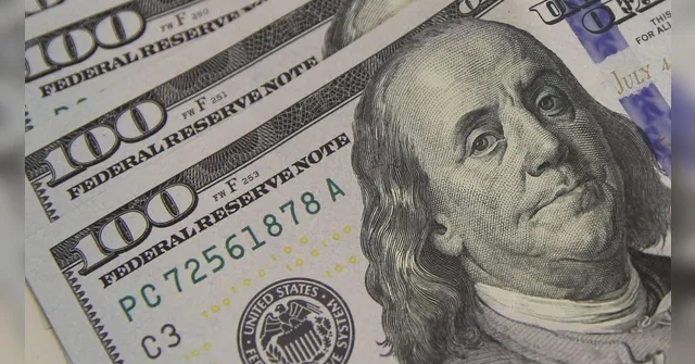 Imagem ilustrativa da notícia Dólar cai para R$ 4,86 após aprovação da reforma tributária