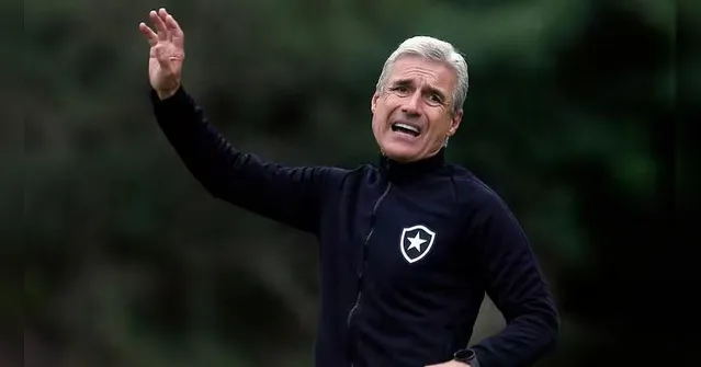 Imagem ilustrativa da notícia STJD libera técnico do Botafogo para jogo contra o Palmeiras
