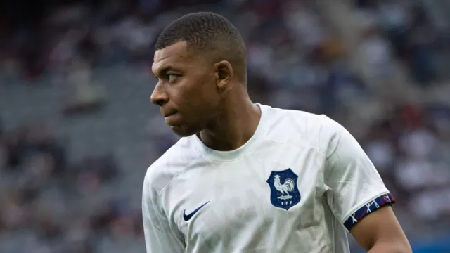 Imagem ilustrativa da notícia Mbappé decide, França vence e mantém 100% nas Eliminatórias