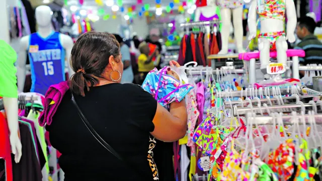 Imagem ilustrativa da notícia Lojistas comemoram aumento nas vendas de moda praia