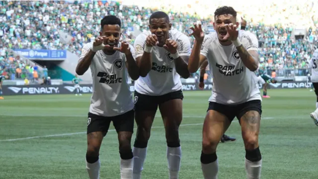 Imagem ilustrativa da notícia Botafogo vence Palmeiras em SP e dispara na liderança 