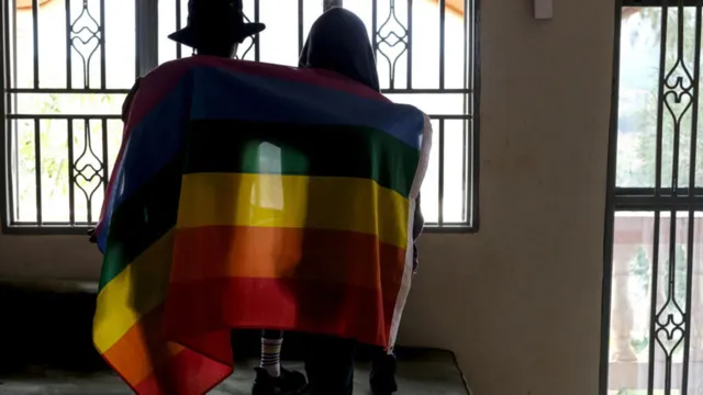 Imagem ilustrativa da notícia Uganda promulga lei anti-LGBT e prevê pena de morte