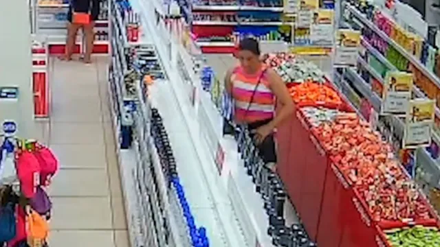 Imagem ilustrativa da notícia Vídeo: Mulher é flagrada furtando farmácia em Parauapebas