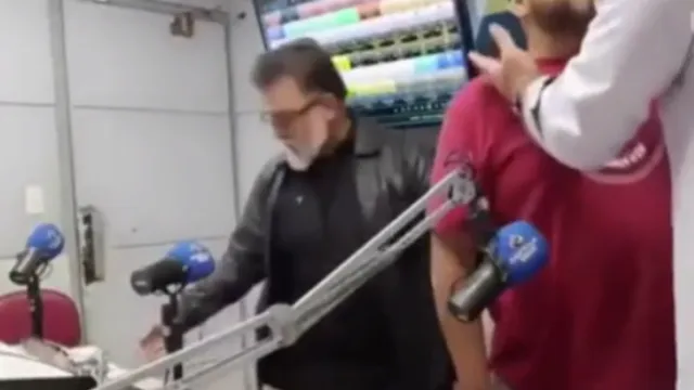 Imagem ilustrativa da notícia Vídeo: homem invade estúdio de rádio e agride jornalistas