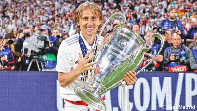 Imagem ilustrativa da notícia Real Madrid anuncia renovação com Modric até 2024