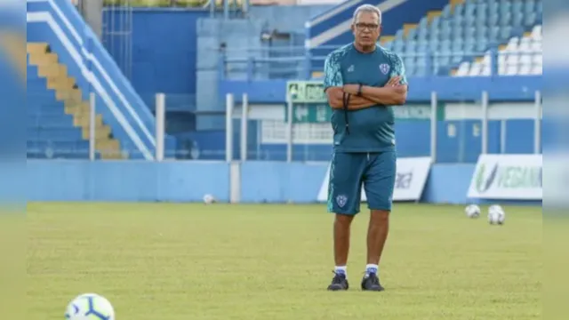 Imagem ilustrativa da notícia Hélio dos Anjos recebe sondagem de clube da Série B