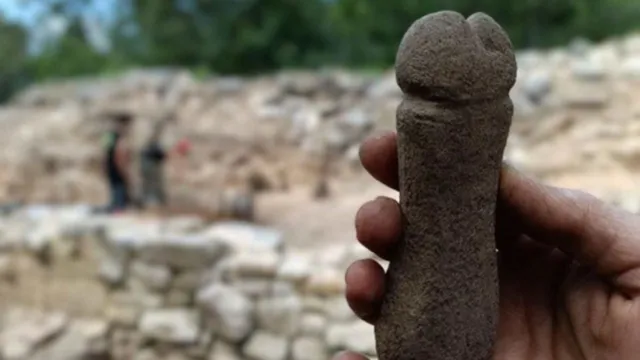 Imagem ilustrativa da notícia Pênis de pedra de 500 anos é encontrada na Espanha