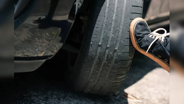 Imagem ilustrativa da notícia Carro com pneu "careca" pode fazer você perder sua CNH