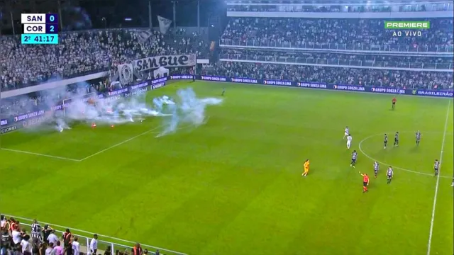 Imagem ilustrativa da notícia Vídeo: Corinthians vence Santos em jogo encerrado por bombas