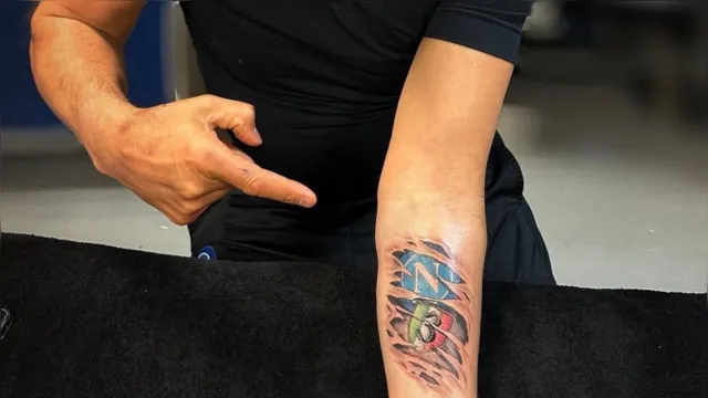 Imagem ilustrativa da notícia Técnico deixa o Napoli 2 dias após tatuar escudo no braço