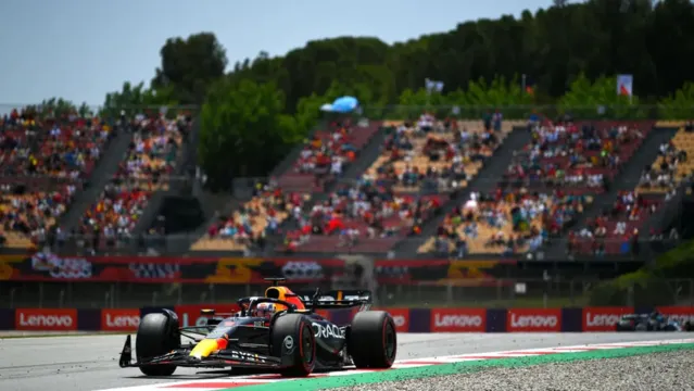 Imagem ilustrativa da notícia Verstappen supera Alonso e lidera o treino do GP da Espanha