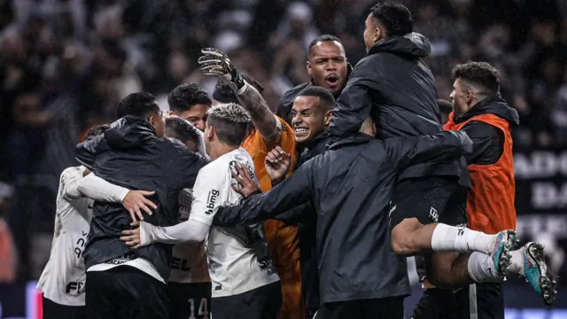 Imagem ilustrativa da notícia Na garra e na bola, Corinthians supera Atlético-MG e avança