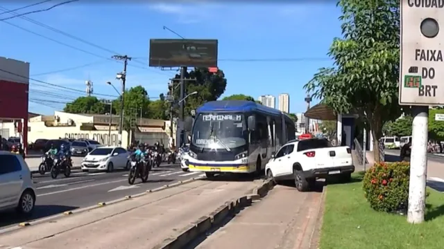Imagem ilustrativa da notícia Caminhão atinge veículo da Sespa na faixa do BRT em Belém