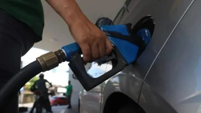 Imagem ilustrativa da notícia Gasolina e gás ficam mais baratos a partir de hoje