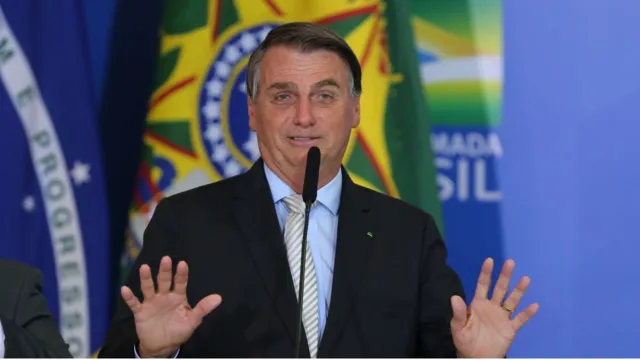 Imagem ilustrativa da notícia Julgamento de Bolsonaro será retomado na terça (27)