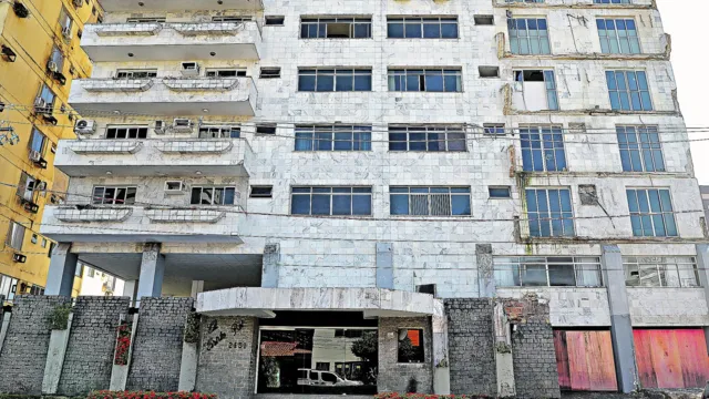 Imagem ilustrativa da notícia Edifício continua interditado após desabamento de sacadas