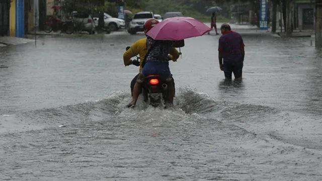 Imagem ilustrativa da notícia Forte chuva complica trânsito em Belém neste sábado (17)