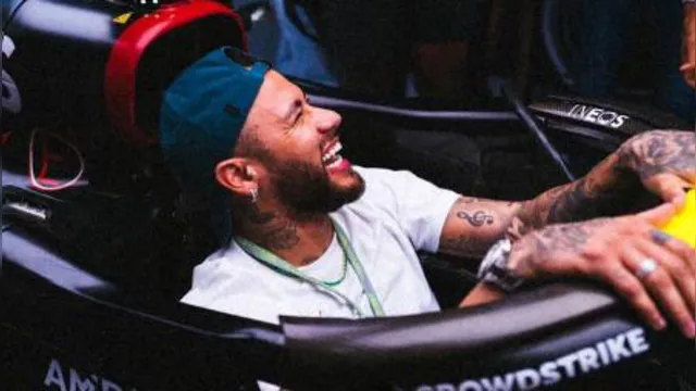 Imagem ilustrativa da notícia Neymar 'tieta' pilotos da F1 e entra no carro de Hamilton