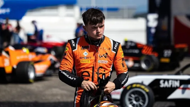 Imagem ilustrativa da notícia Vídeo muito forte: piloto de 18 anos morre em circuito da F1