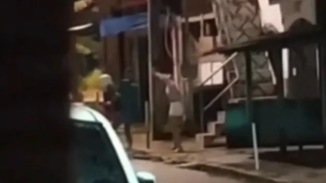 Imagem ilustrativa da notícia Cabanagem: mulher desmaia após ser agredida com capacetes