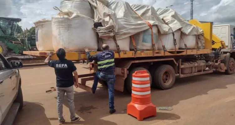 Imagem ilustrativa da notícia Sefa apreende cargas de fertilizantes e bebidas irregulares