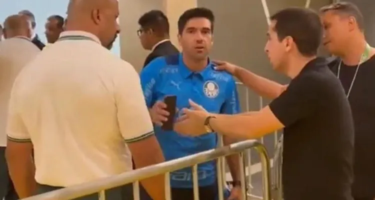 Imagem ilustrativa da notícia Vídeo: Abel Ferreira toma celular de produtor da Globo