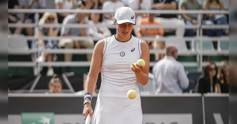 Imagem ilustrativa da notícia Tenista avança em Roland Garros com jogo de meia hora