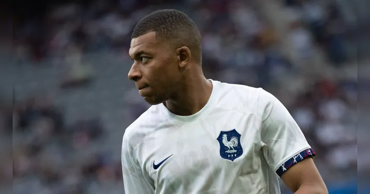 Imagem ilustrativa da notícia Mbappé decide, França vence e mantém 100% nas Eliminatórias