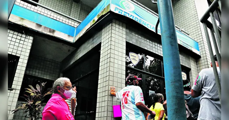 Imagem ilustrativa da notícia INSS pagará até R$ 4.500 para servidor destravar fila 