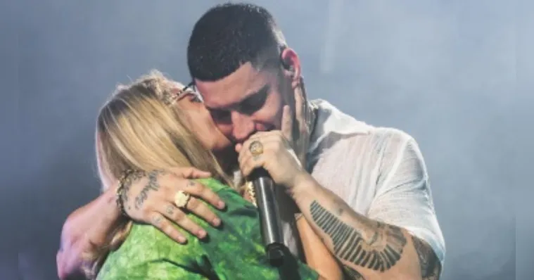 Imagem ilustrativa da notícia Filipe Ret leva mãe paraense ao palco durante show em Belém