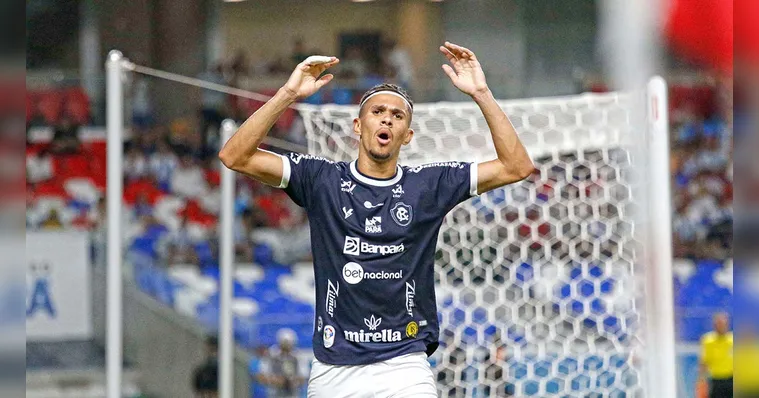 Imagem ilustrativa da notícia Pablo Roberto vira garçom em vitória do Clube do Remo
